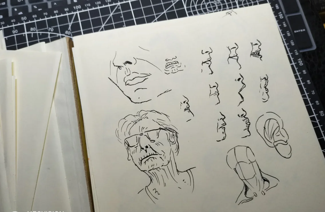 速写本上的人物表情和文字练习